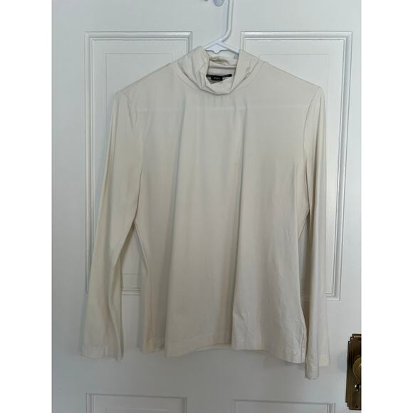 St. John Women's M Fitted Turtleneck White Stretch Lightweight Layering FLAW - Picture 1 of 11